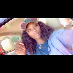 Meet your Posher, Alachia